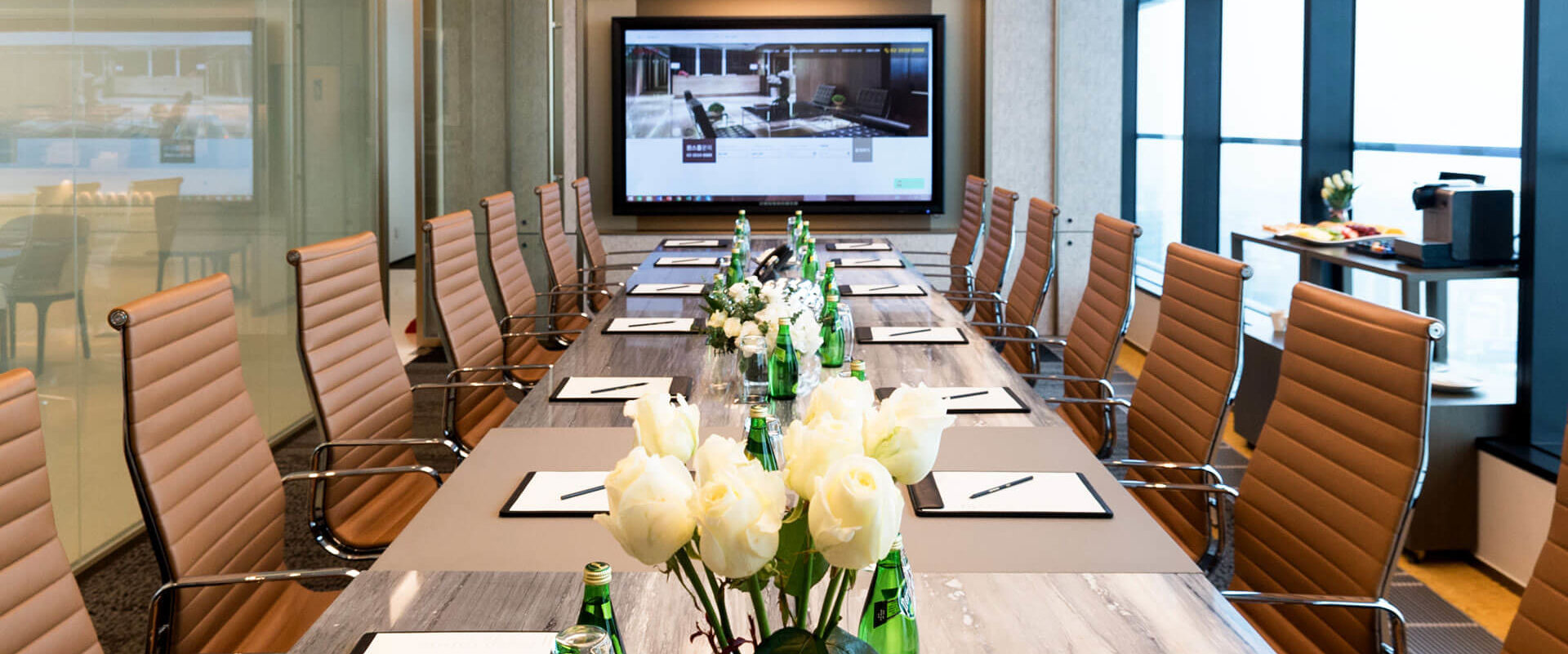 What Are Extra Services Offered By Meeting Room Facilities?